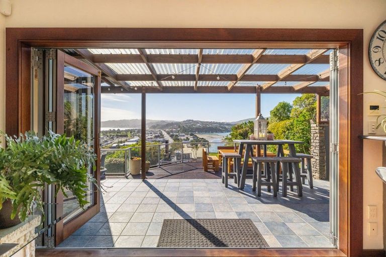 Photo of property in 62 Kiriwai Road, Paremata, Porirua, 5024