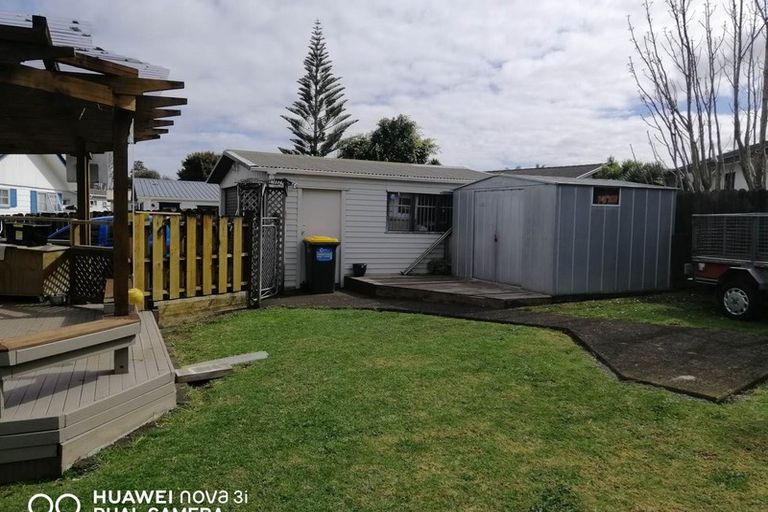 Photo of property in 221 Mahia Road, Wattle Downs, Auckland, 2103