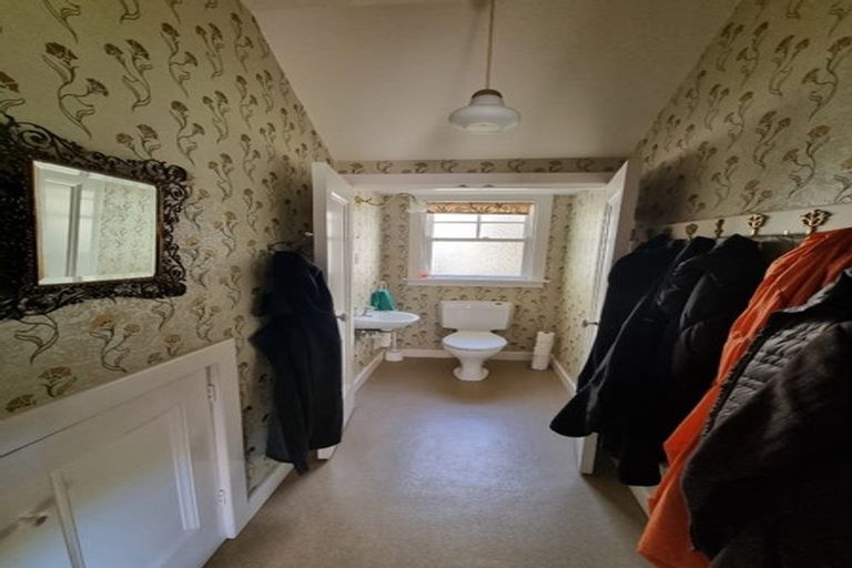 Photo of property in 19 Fitzherbert Terrace, Thorndon, Wellington, 6011