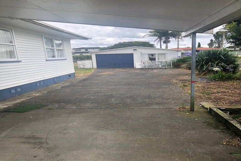 Photo of property in 16 Tironui Station Road East, Papakura, 2112
