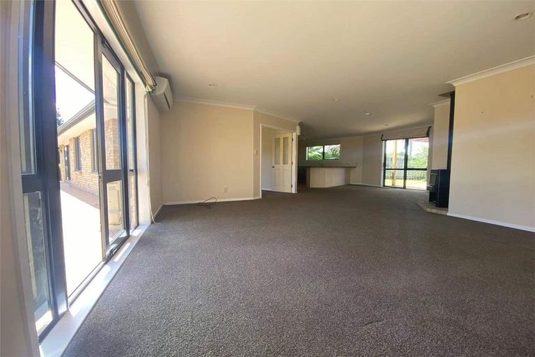 Photo of property in 46 Glenross Drive, Wattle Downs, Auckland, 2103