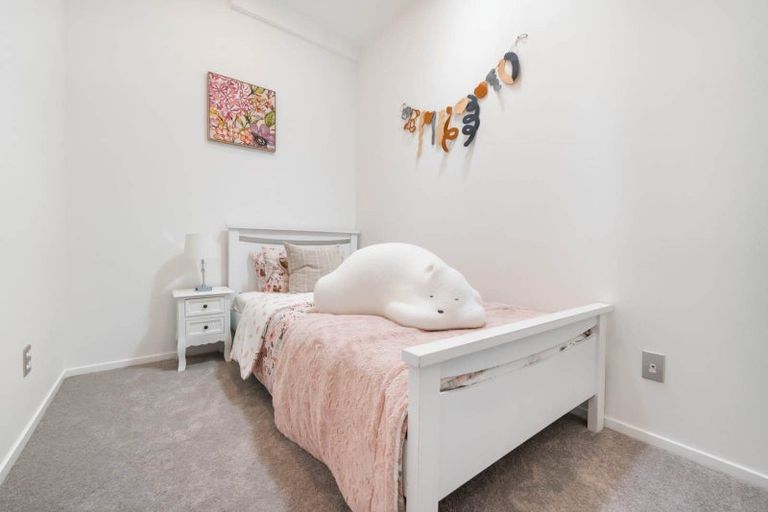 Photo of property in 2/18 Sylvan Crescent, Te Atatu South, Auckland, 0610