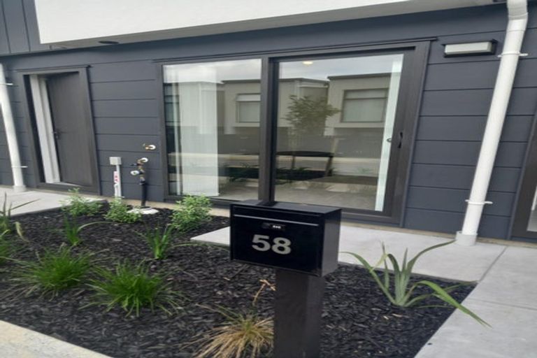 Photo of property in 58 Tukari Lane, Mangere Bridge, Auckland, 2022