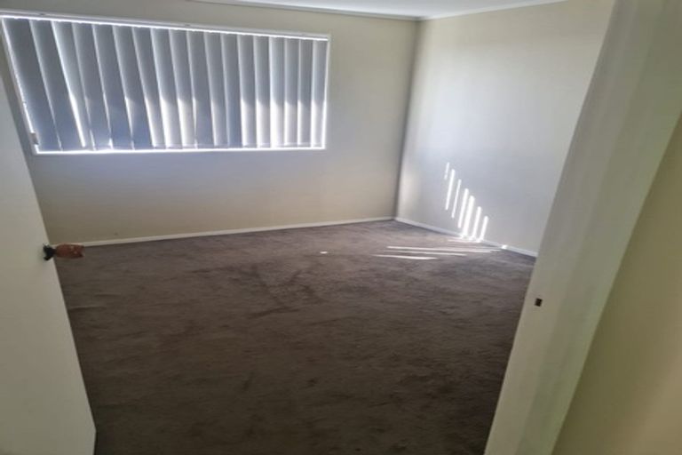 Photo of property in 2 Sparrow Place, Weymouth, Auckland, 2103