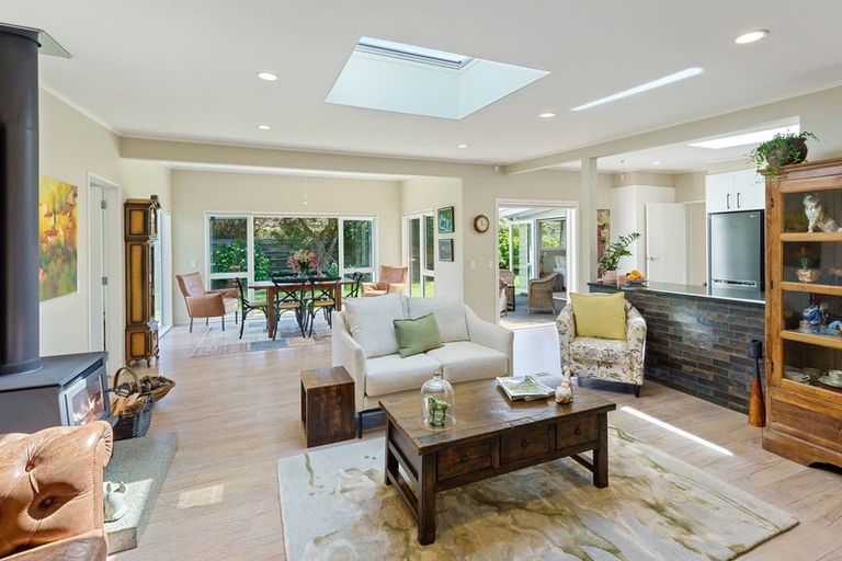 Photo of property in 16 Sunny Glen, Waikanae, 5036