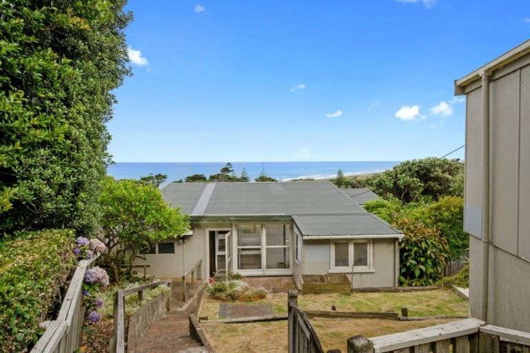 Photo of property in 25 Domain Crescent, Muriwai, Waimauku, 0881