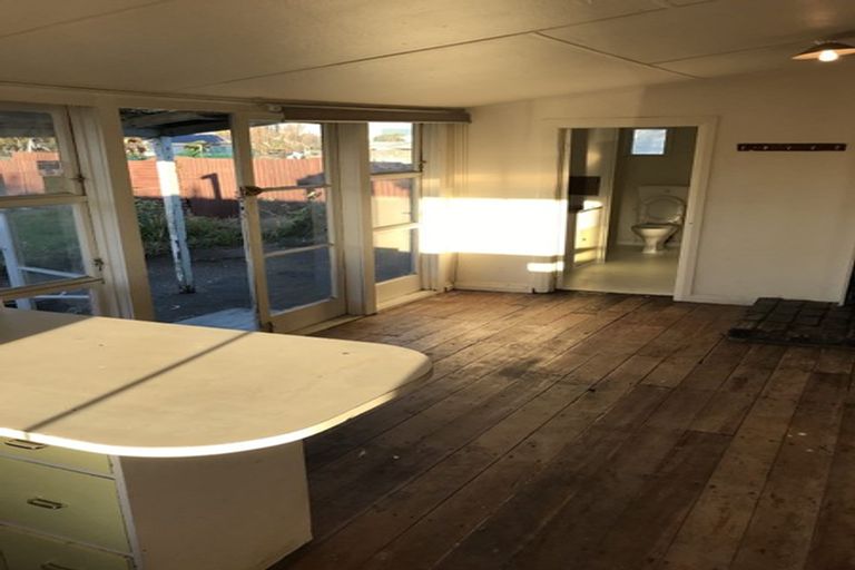 Photo of property in 16 Egmont Street, Castlecliff, Whanganui, 4501