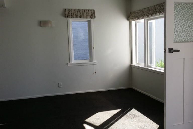 Photo of property in 25 Rua Street, Lyall Bay, Wellington, 6022