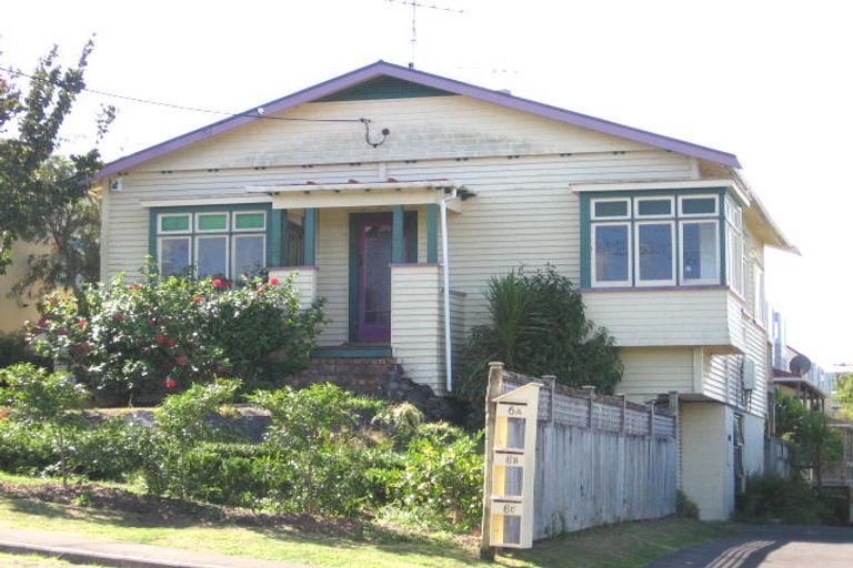 Photo of property in 2/6 Waratah Street, Birkenhead, Auckland, 0626