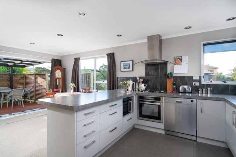 Photo of property in 7 Reeves Road, Acacia Bay, Taupo, 3330