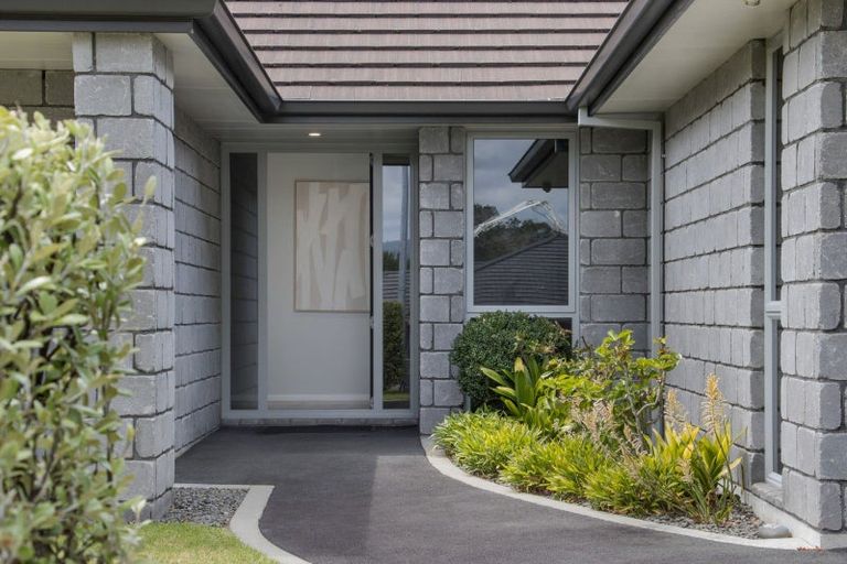 Photo of property in 60 Kayelene Place, Omokoroa, 3114
