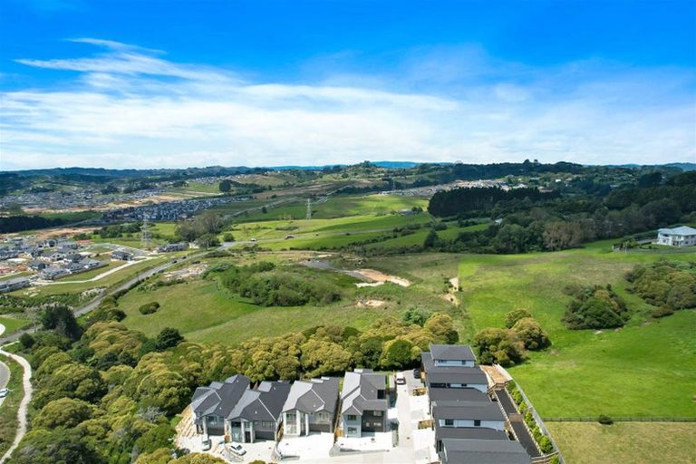 Photo of property in 1 Pae Lane, Flat Bush, Auckland, 2019