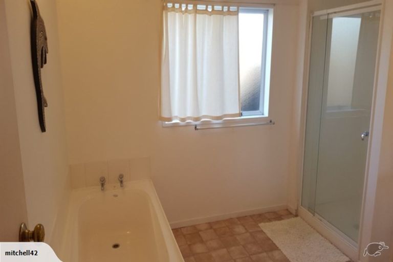 Photo of property in 12 Clare Street, Cambridge, 3434