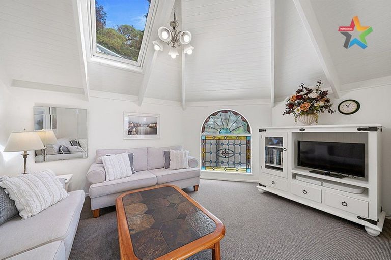 Photo of property in 14 Maungaraki Road, Korokoro, Lower Hutt, 5012