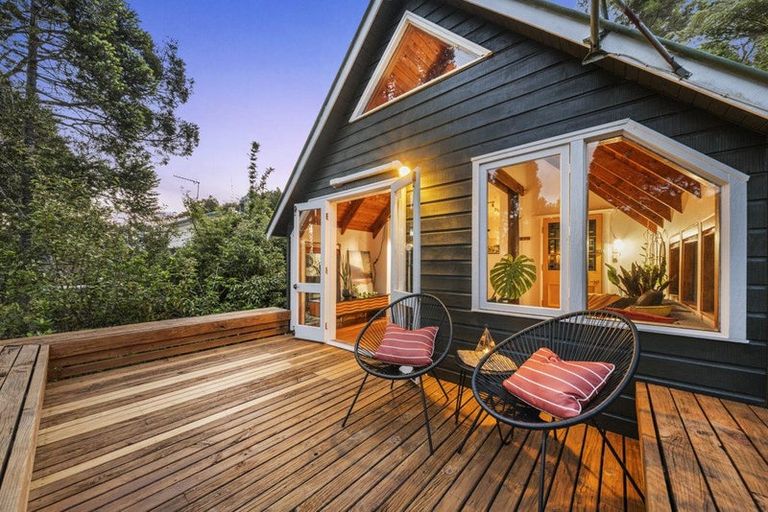 Photo of property in 71 Takahe Road, Titirangi, Auckland, 0604