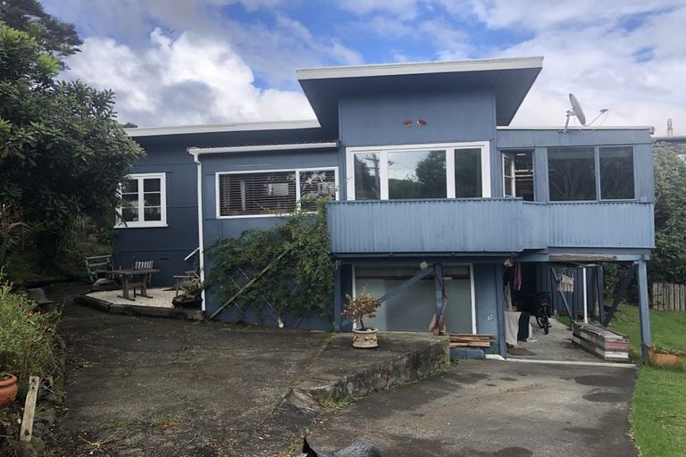 Photo of property in 4a Pohutukawa Avenue, Red Beach, 0932