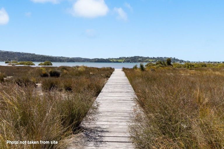 Photo of property in 31 Sandpiper Avenue, Point Wells, 0986