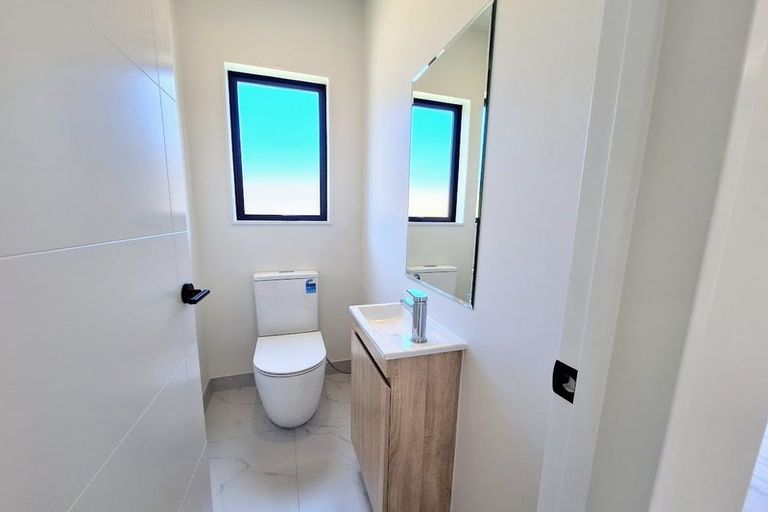 Photo of property in 108c Taikata Road, Te Atatu Peninsula, Auckland, 0610