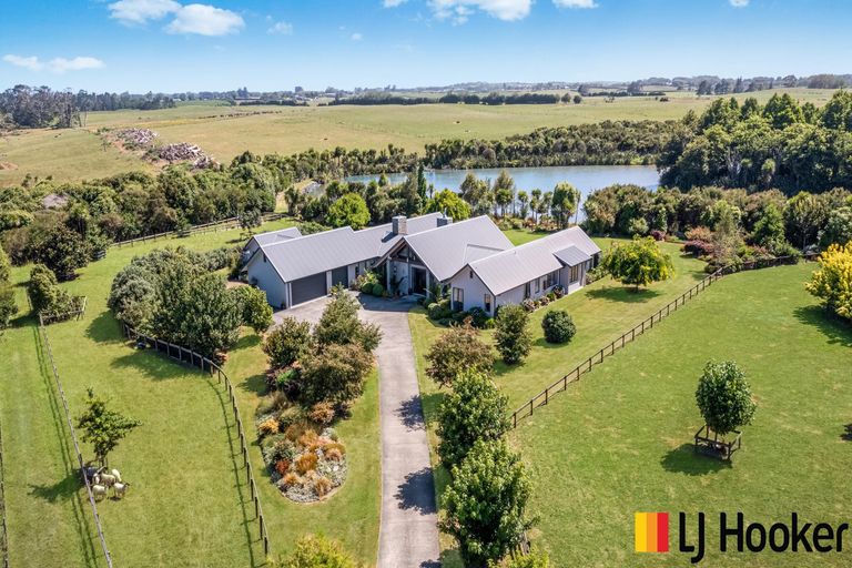 Photo of property in 98 Bushlake Way, Kingseat, Papakura, 2580