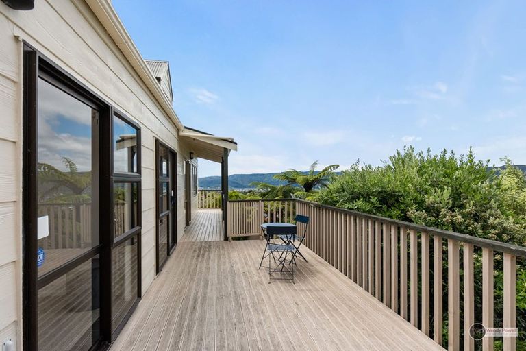 Photo of property in 47 Pokohiwi Road, Normandale, Lower Hutt, 5010