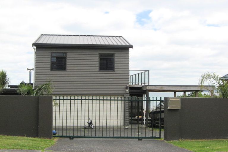 Photo of property in 20 De Luen Avenue, Tindalls Beach, Whangaparaoa, 0930