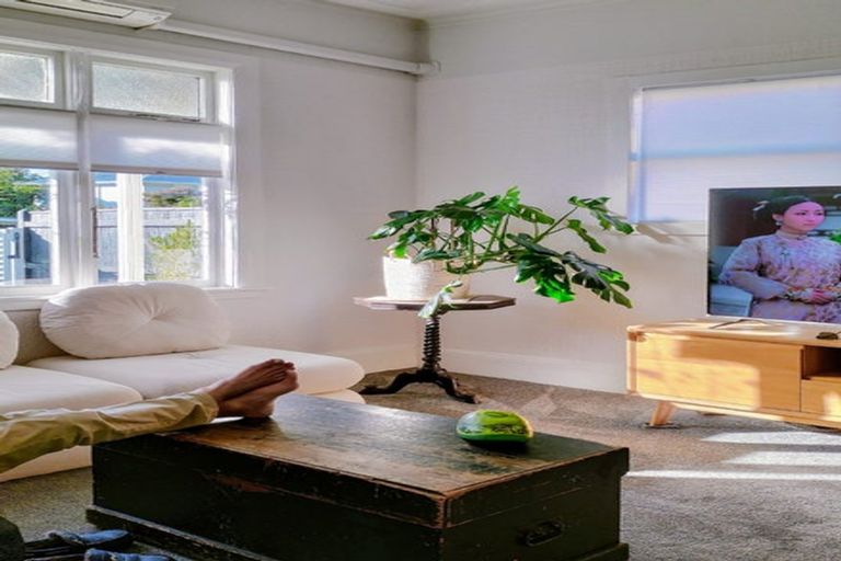 Photo of property in 127 Muritai Road, Eastbourne, Lower Hutt, 5013