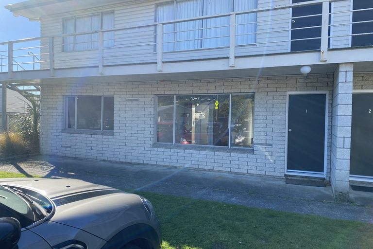 Photo of property in 8 Oxford Street, Tawa, Wellington, 5028