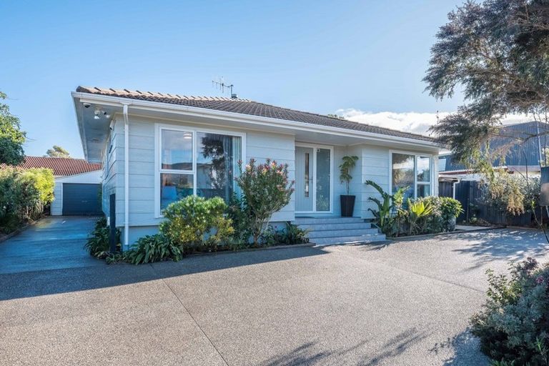 Photo of property in 9 Nugget Grove, Raumati Beach, Paraparaumu, 5032