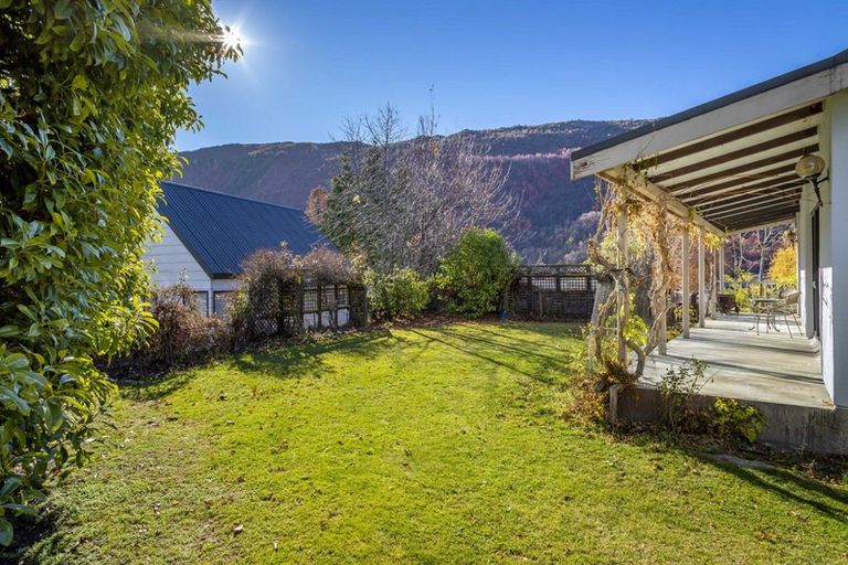 Photo of property in 4 Payne Place, Arrowtown, 9302