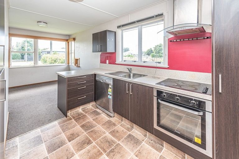 Photo of property in 19 Hussey Street, Waverley, 4510