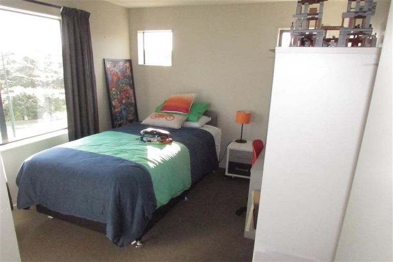 Photo of property in 27 Harrowglen Drive, Northcross, Auckland, 0632