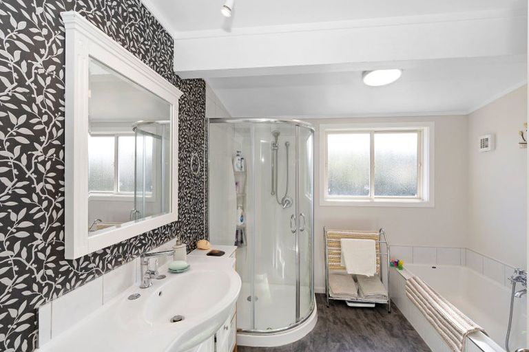 Photo of property in 32 Ladys Mile, Foxton, 4814