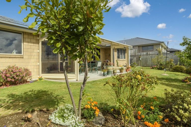Photo of property in 16 Vista Close, Omokoroa, 3114