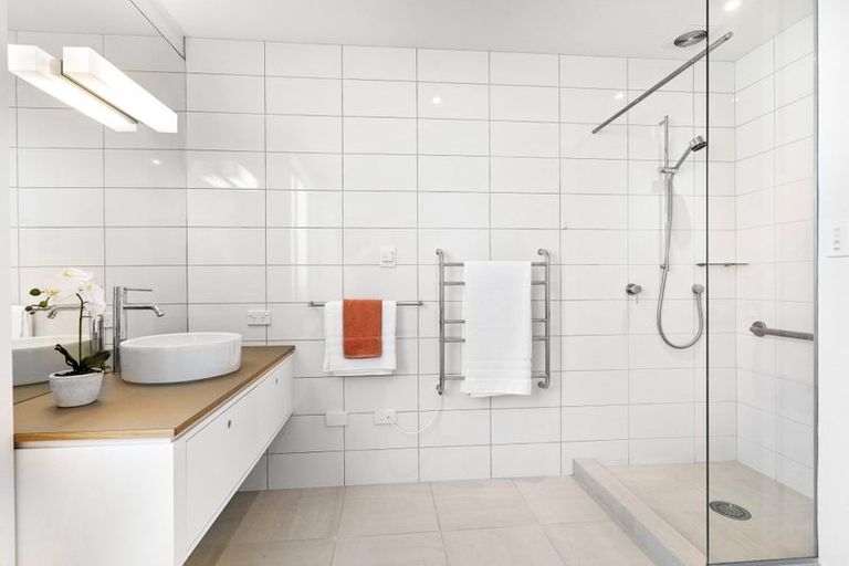 Photo of property in 96 Hill Street, Thorndon, Wellington, 6011