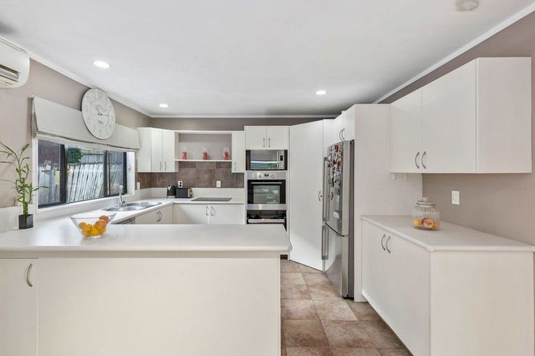 Photo of property in 2/26 Centorian Drive, Windsor Park, Auckland, 0632