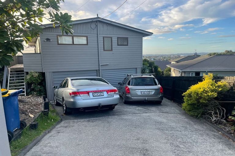 Photo of property in 136 Luckens Road, West Harbour, Auckland, 0618