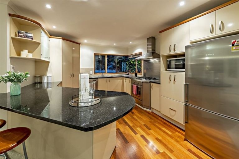 Photo of property in 2 Moravale Lane, Flat Bush, Auckland, 2016