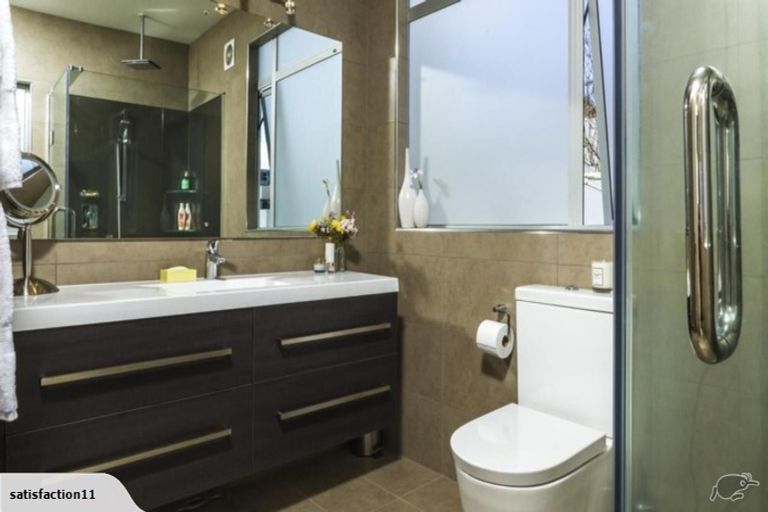 Photo of property in 15 Courtneys, West Harbour, Auckland, 0618