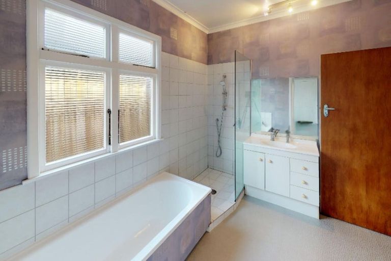 Photo of property in 261 Victoria Avenue, Hokowhitu, Palmerston North, 4410