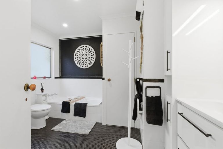 Photo of property in 2 Thornlea Drive, Welcome Bay, Tauranga, 3112