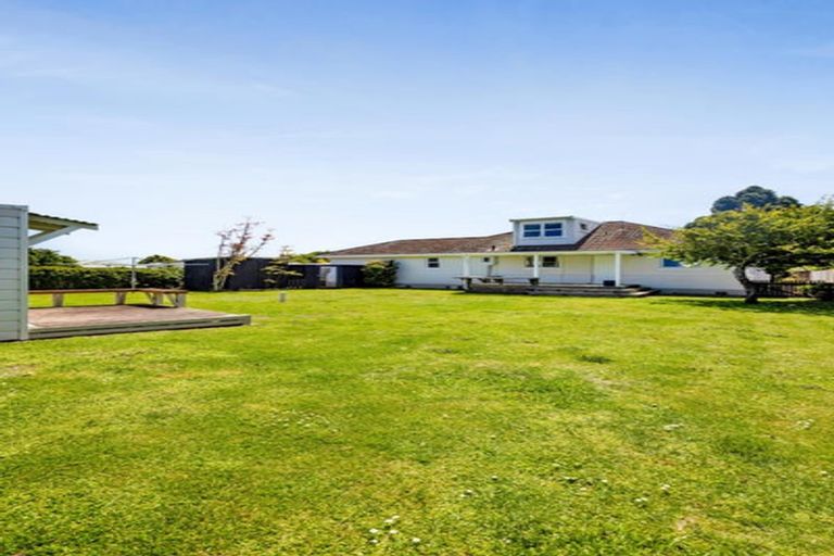 Photo of property in 1354 Devon Road, Brixton, Waitara, 4382