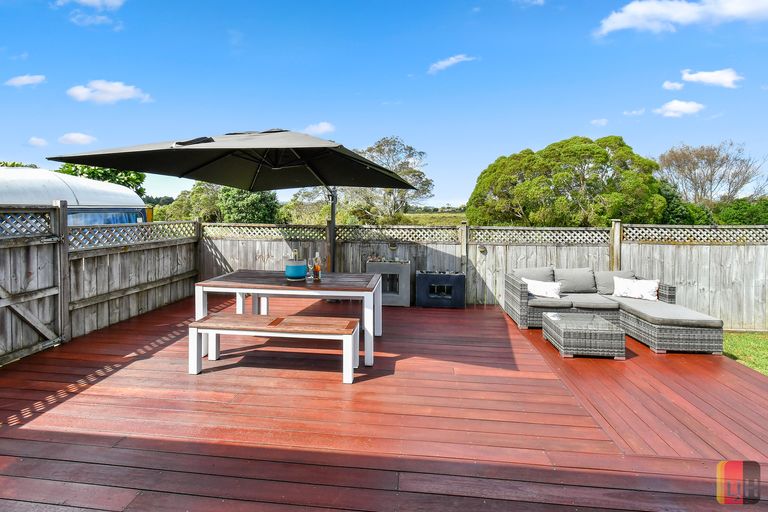 Photo of property in 50 Stranraer Crescent, Wattle Downs, Auckland, 2103