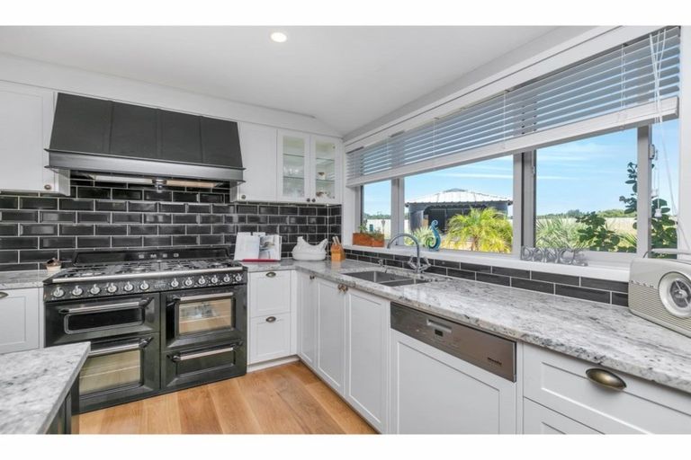 Photo of property in 19-21 Kauri Drive, Kumeu, 0810