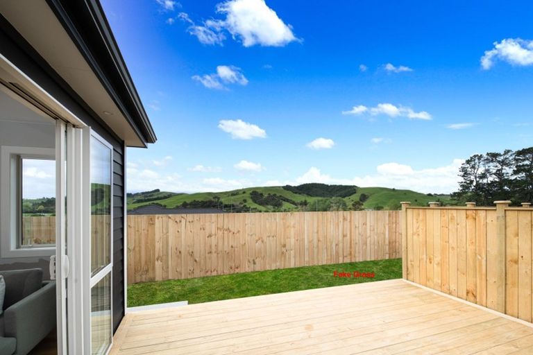 Photo of property in 17 Minerva Avenue, Helensville, 0800