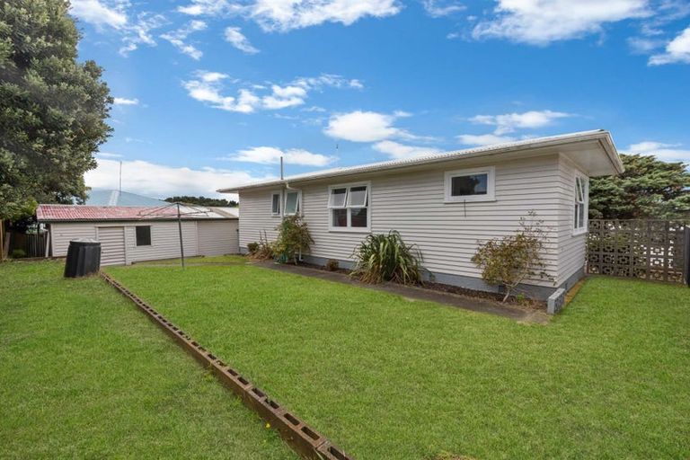 Photo of property in 3 Glenn Street, Castlecliff, Whanganui, 4501
