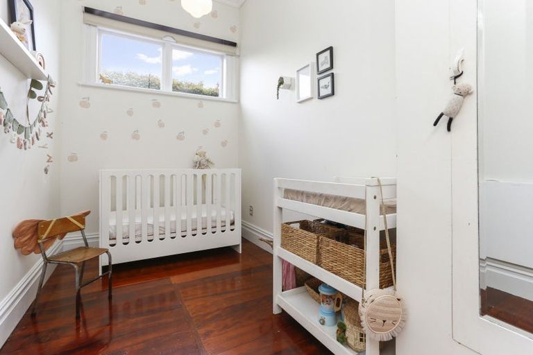 Photo of property in 2 Kawerau Avenue, Devonport, Auckland, 0624