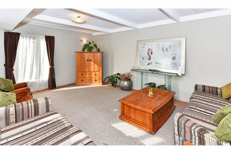 Photo of property in 2/10 Mcinnes Road, Weymouth, Auckland, 2103