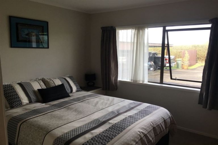 Photo of property in 679 Waitakere Road, Kumeu, 0891