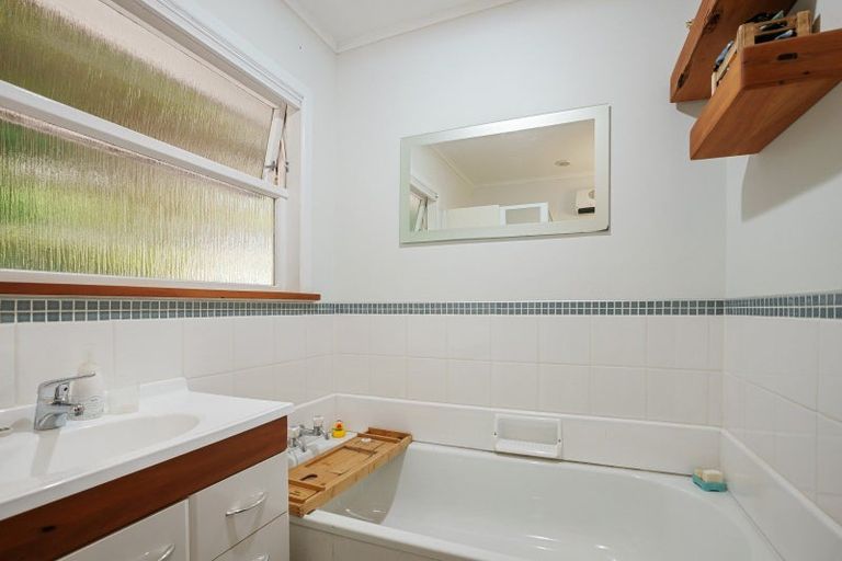 Photo of property in 10 Haven Grove, Naenae, Lower Hutt, 5011