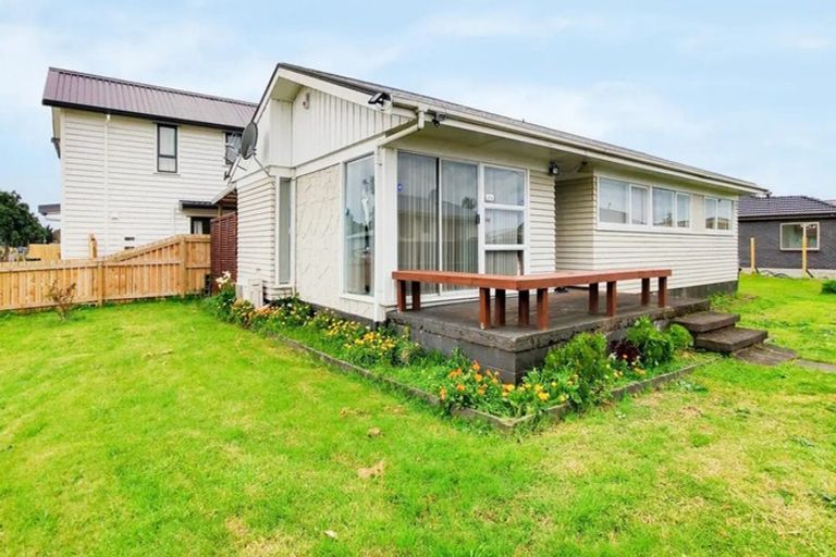 Photo of property in 70 Raglan Street, Mangere East, Auckland, 2024